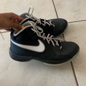 nike women’s basketball shoes